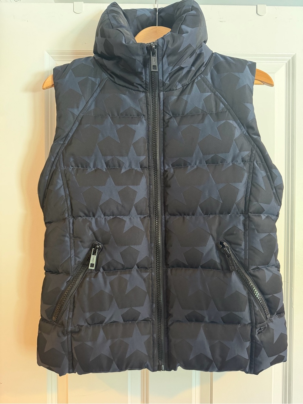 NWOT Jocelyn Navy/Black Star Quilted Puffer Vest- Perfect Condition Size Small